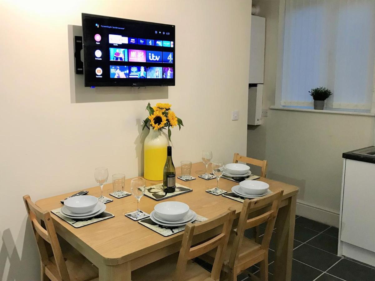 Welcoming Spacious 2-Bedroom House In St Helens St Helens  Kültér fotó